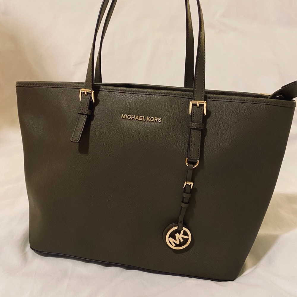 Michael Kors Jet Set Medium Tote